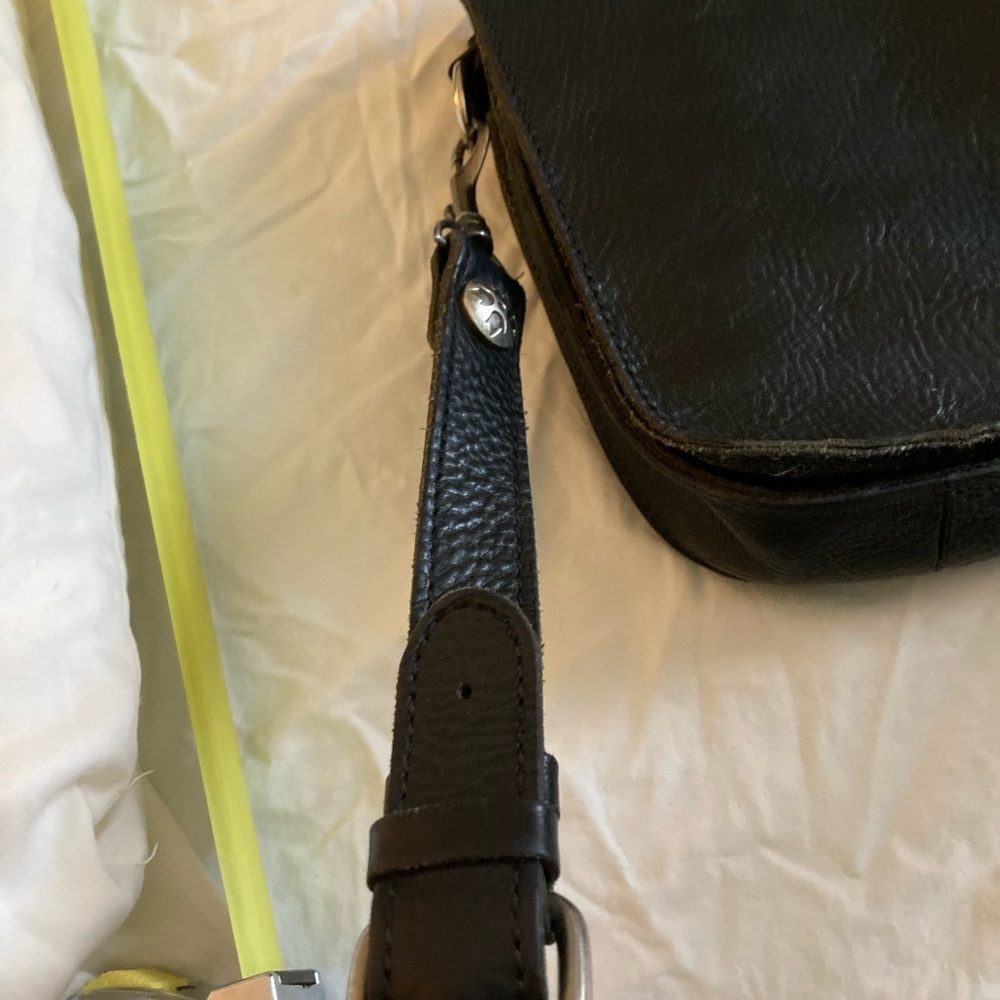Patricia Nash black shoulder bag.  Great condition, pockets.  Adjustable strap​ - Picture 5 of 14